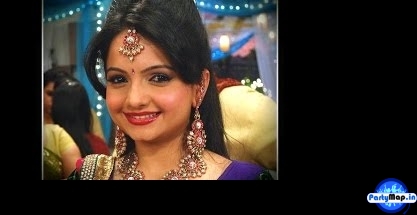 Photo of Giaa Manek at a show