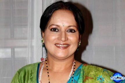 Photo of Himani Shivpuri at a concert