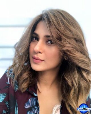 Photo of Jennifer Winget at an appearance
