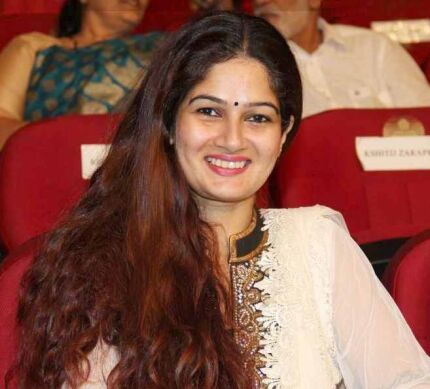 Photo of Resham Tipnis at an appearance