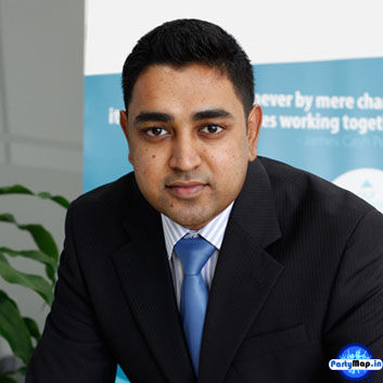 Photo of Neeraj Sajnani at a concert